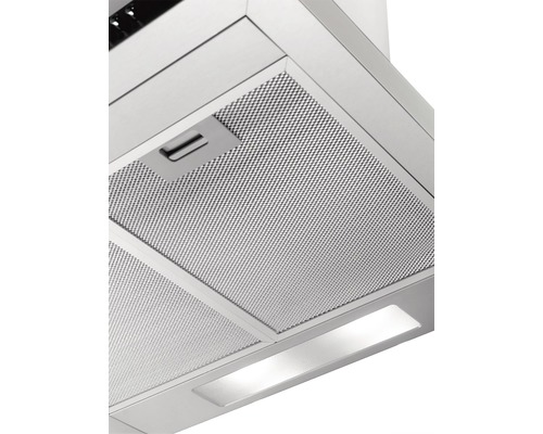 Detailní pohled na kovový tukový filtr odsavače par