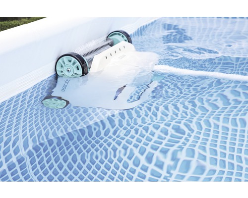 Automatický čisticí kartáč bazénu v bazénu