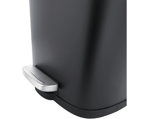 Kovový odpadkový koš s nožním pedálem