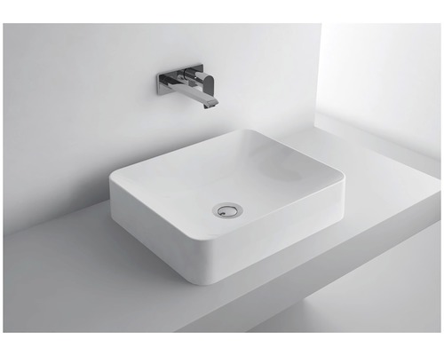 Umyvadlo na desku ze sanitární keramiky s vodovodní baterií