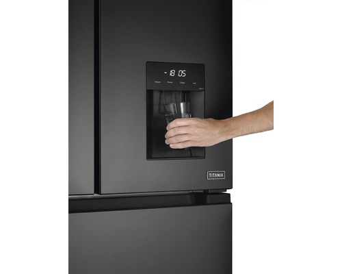 Chladnička Titania s dávkovačem vody a digitálním displejem