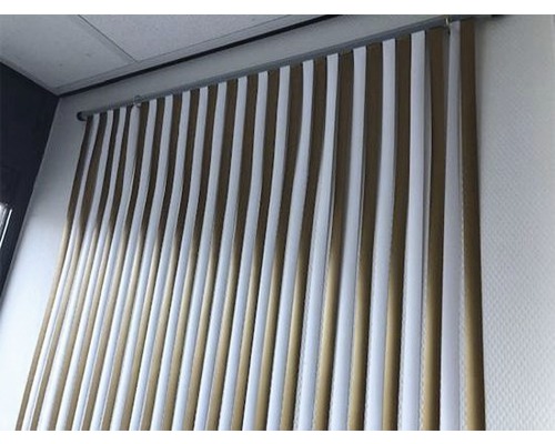 Vertikální žaluzie pro dekoraci oken a ochranu proti slunci