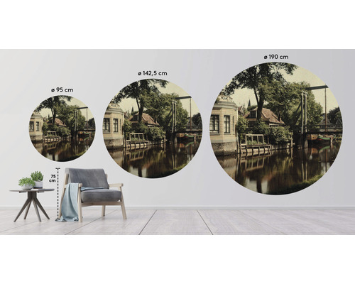 Ilustrace tří nástěnných samolepek různých velikostí s motivem mostu přes řeku