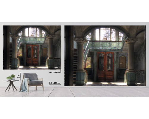 Fototapeta s motivem staré haly se schodištěm a sloupy