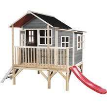 Dřevěný domeček na hraní se skluzavkou a žebříkem