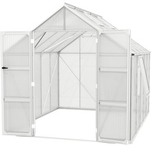Skleník s otevřenými dveřmi a oknem pro ventilaci