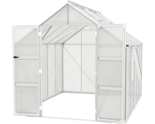 Skleník s otevřenými dveřmi a oknem pro ventilaci