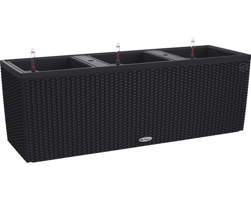 Černý truhlík s automatickým zavlažováním