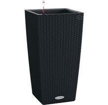 Vysoký květináč se zavlažovacím systémem a ratanovým vzhledem