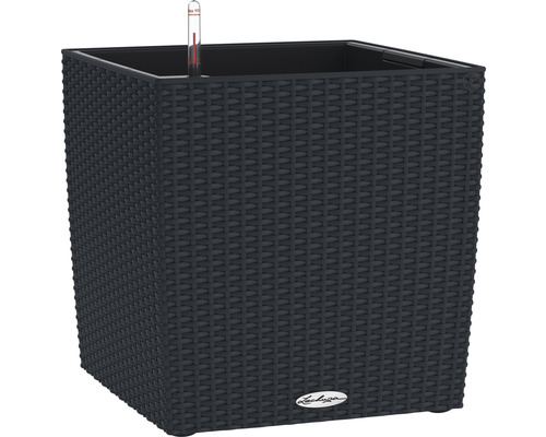 Čtvercový květináč se zavlažovacím systémem a logem Lechuza.