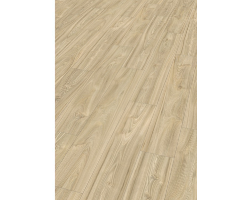 Položená laminátová podlaha s dřevěnou strukturou