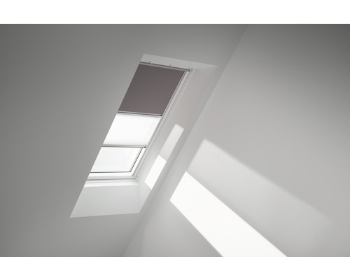 Zatemňovací kombinovaná roleta na střešní okno VELUX DFD C02 4577SWL Střešní okno s roletou a žaluzií v interiéru