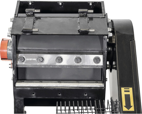 Detailní pohled na štěpkovač s řezacím mechanismem