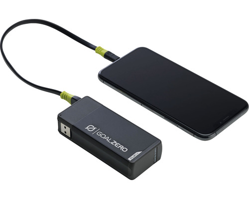 Logo Goal Zero s připojeným mobilním telefonem a USB kabelem