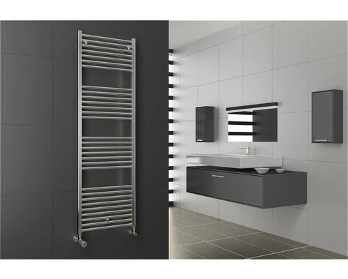 Koupelna s radiátorem na ručníky a umyvadlem