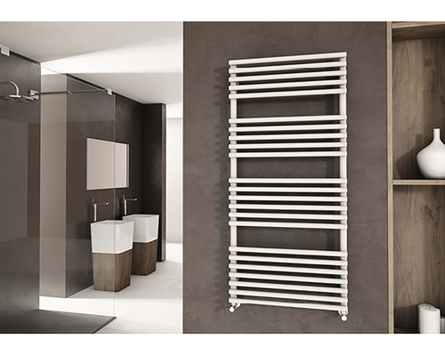 Koupelnový radiátor Cordivari Gloria 1150x630 mm bílá 3551666100107 Moderní koupelna s radiátorem na ručníky, umyvadly a sprchou.