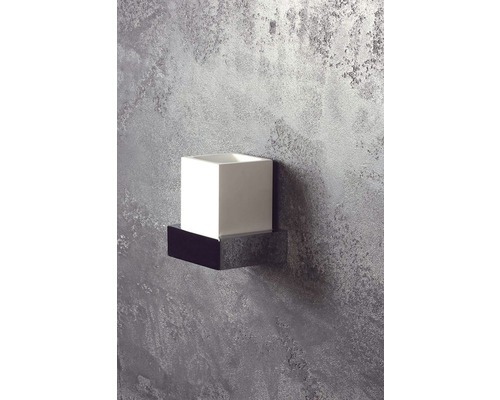 Krychlový keramický nástěnný květináč s držákem