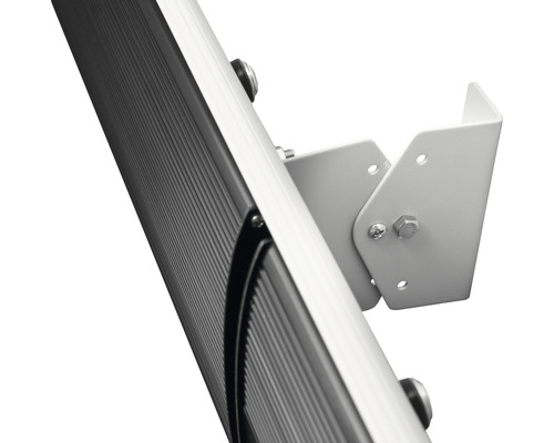 Detail infračerveného ohřívače s montážním držákem