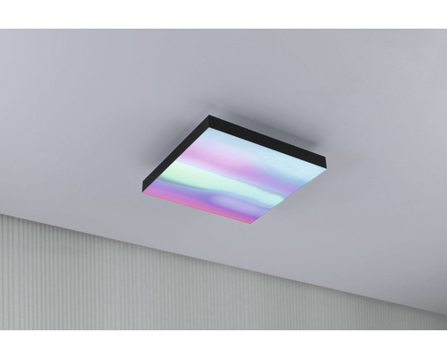 Čtvercové LED stropní svítidlo s vícebarevným světelným efektem na stropě