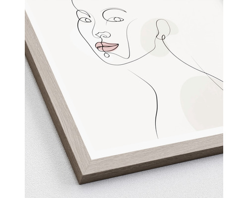 Zarámovaný portrét ženy s liniemi