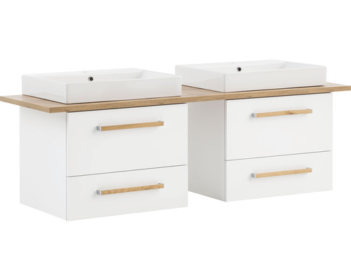 Dvojité umyvadlo se skříňkou a zásuvkami v koupelně