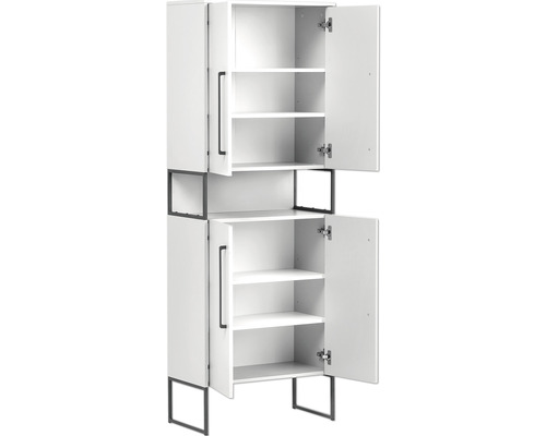 Bílá vysoká skříň s otevřenými dveřmi a několika policemi