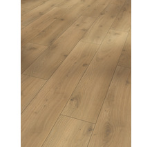 Položená laminátová podlaha s dřevěným vzhledem