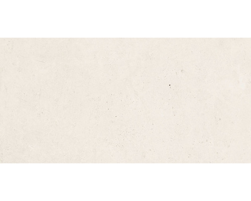 Světlý, lehce strukturovaný povrch omítky