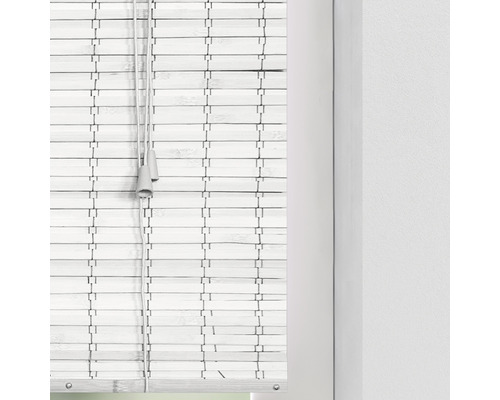 Bílé dřevěné žaluzie se stahovací šňůrou