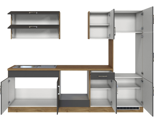 Kuchyňská linka s dřezem, zásuvkami a skříňkami s otevřenými dvířky