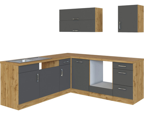 Kuchyňská linka s dřezem, spodními skříňkami a horními skříňkami ve vzhledu dřeva a šedé barvě