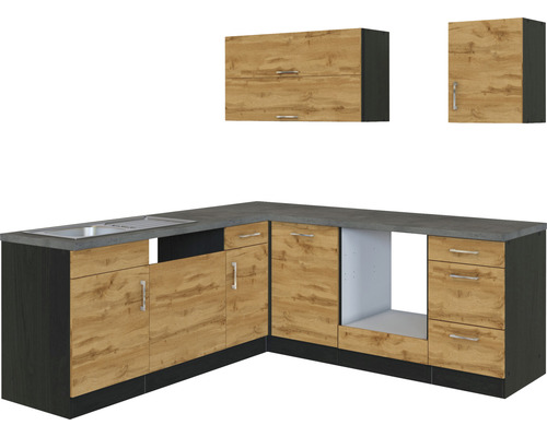 Moderní kuchyně s dřezem, zásuvkami a závěsnými skříňkami