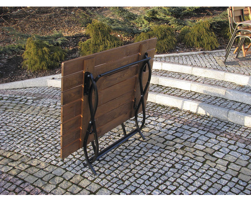 Skládací zahradní stůl z dřeva s kovovým rámem