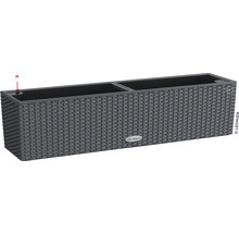 Šedý truhlík s zavlažovacím systémem pro venkovní použití