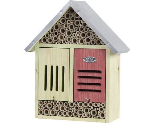 Hmyzí hotel ze dřeva s bambusovou výplní a kovovou střechou