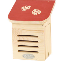 Dřevěný hmyzí hotel s motivem berušky na střeše