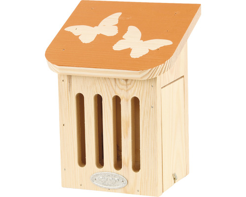 Dřevěný hmyzí hotel s motivem motýla na střeše