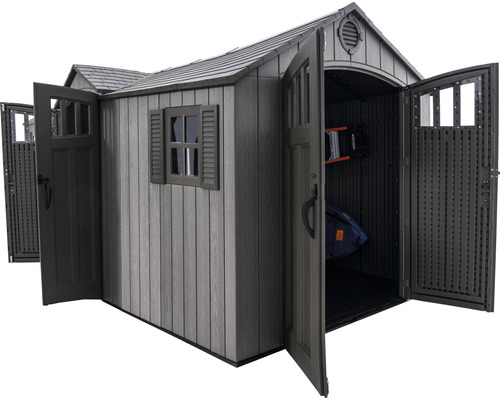 Zahradní kůlna s otevřenými dveřmi a oknem