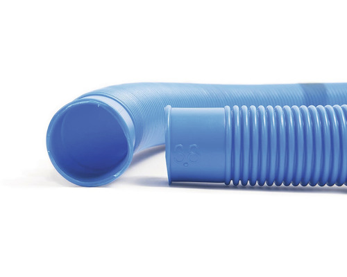 Ohebná modrá plastová hadice o průměru 3,8 centimetru
