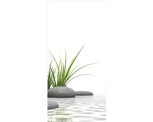 Dekorativní aranžmá s kameny, vodou a trávou pro klidnou atmosféru