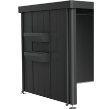 Detailní pohled na zahradní domek s integrovanými truhlíky na květiny