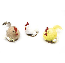 Dekorativní slepičí figurky v různých provedeních pro velikonoční výzdobu