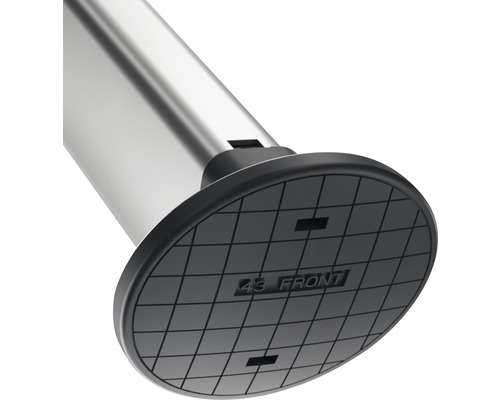 Detail stříbrné tyče s černou patkou