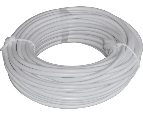 Bílé plastové potrubí navinuté