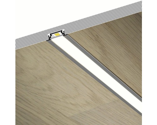 Vestavěné LED světlo v dřevěné skříni pro webové stránky Hornbach.