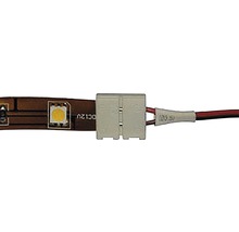 LED pásek s připojovací svorkou a kabelem