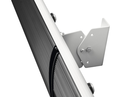 Detailní pohled na terasový ohřívač s držákem