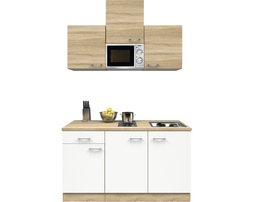 Kuchyňská linka s mikrovlnnou troubou, dřezem, varnou deskou a skříňkami v dřevěném vzhledu a bílé barvě