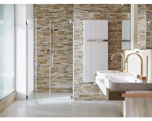 Koupelna se sprchou, umyvadly a radiátorem před kamennou zdí