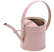 Kovová konev s rukojetí